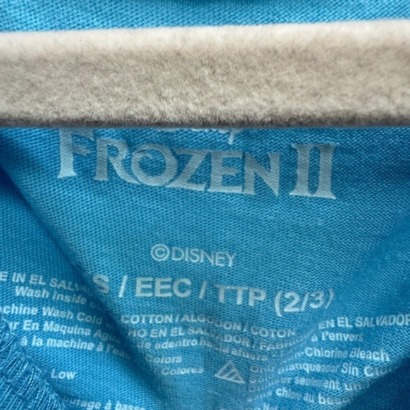 Disney Frozen 2 2/3T Girls Adventure on Elsa Blue Girls Short Sleeve T-Shirt - Picture 3 of 4